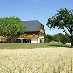 Hotel Posestvo Pule Equestrian Estate Trebelno