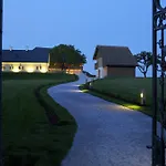 Posestvo Pule Equestrian Estate Trebelno