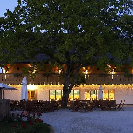 Posestvo Pule Equestrian Estate فندق