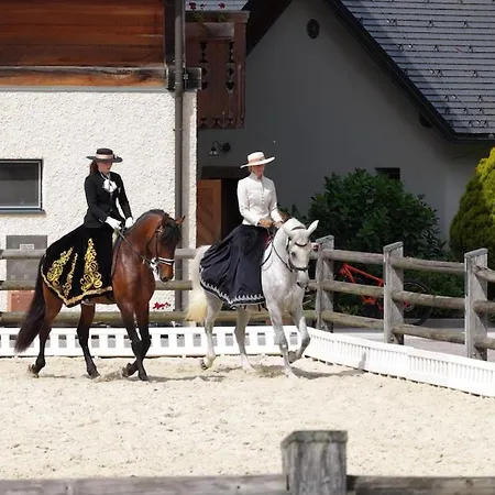 Posestvo Pule Equestrian Estate Trebelno