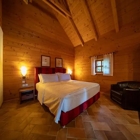 Posestvo Pule Equestrian Estate ホテル 4*