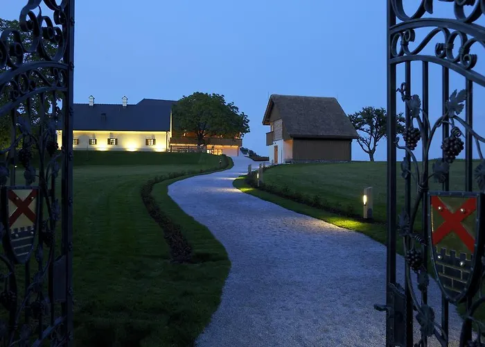 Posestvo Pule Equestrian Estate Trebelno