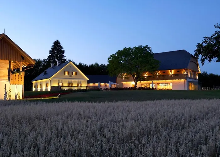 Posestvo Pule Equestrian Estate Hotel Trebelno